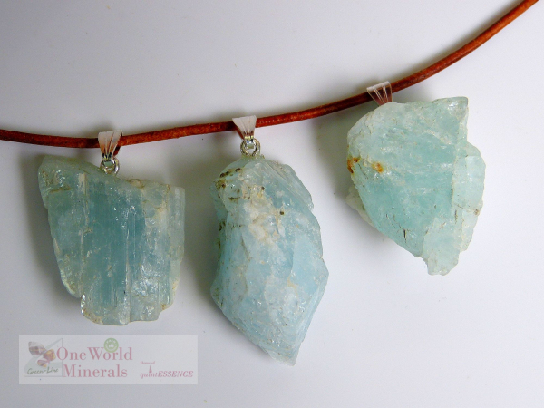 Aquamarin aus dem Himalaya, roh belassen, mit Silberöse, 3 Stück